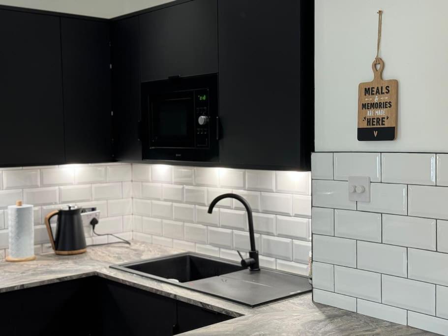 Entire Apartment In Waterloo Екстер'єр фото
