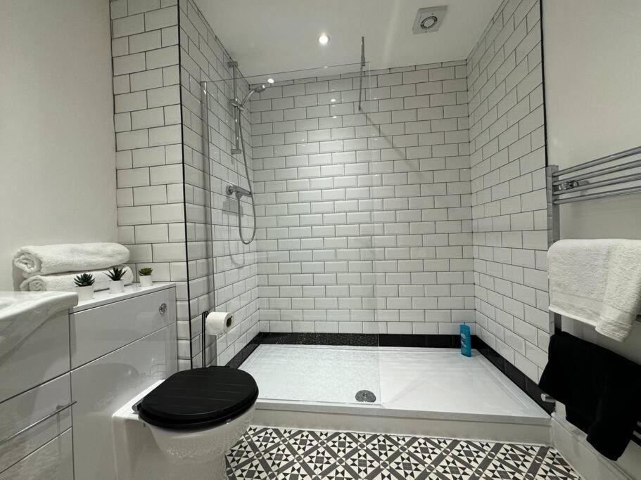 Entire Apartment In Waterloo Екстер'єр фото